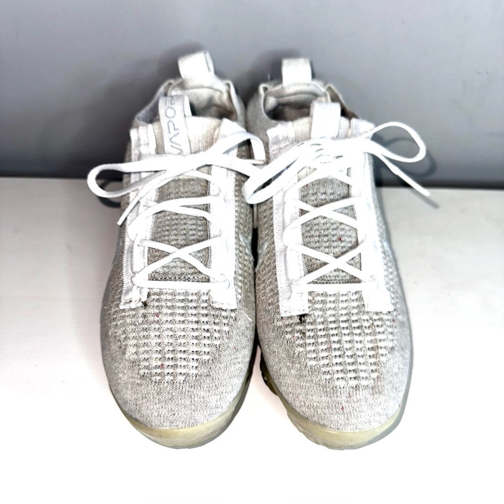 NIKE AIR VAPORMAX FLYKNIT 2021 Women’s, Pure White Platinum, Size 7 EUC